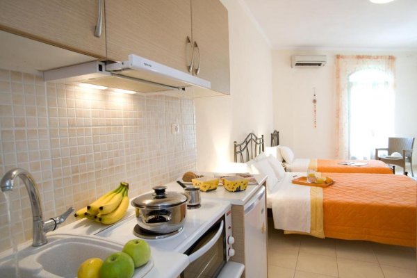Studio for 3 persons with balcony in the garden (ground floor) Studio for 3 persons with balcony in the garden (ground floor)